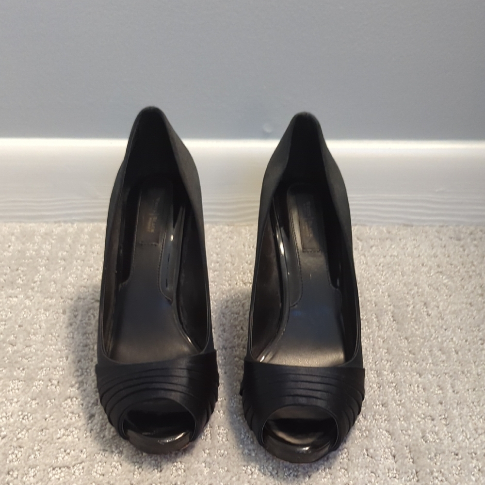 White House Black Market Black Heels Classic Design